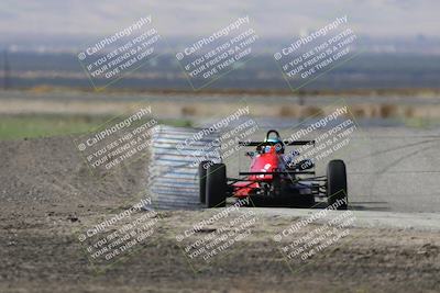 media/Oct-26-2025-CalClub SCCA (Sun) [[8ce1e69566]]/Group 3/Grapevine/